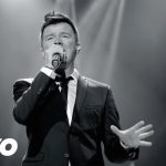 Клип Rick Astley — Keep Singing