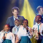 Первое публичное вокальное выступление принца Гарри с Coldplay