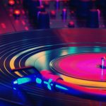 Компания Sony Corp. возобновляет выпуск винила