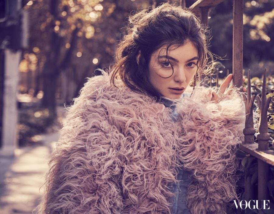 Для обложки австралийского Vogue Lorde примерила образ богемной красотки