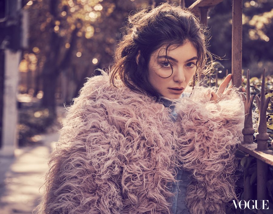 Для обложки австралийского Vogue Lorde примерила образ богемной красотки