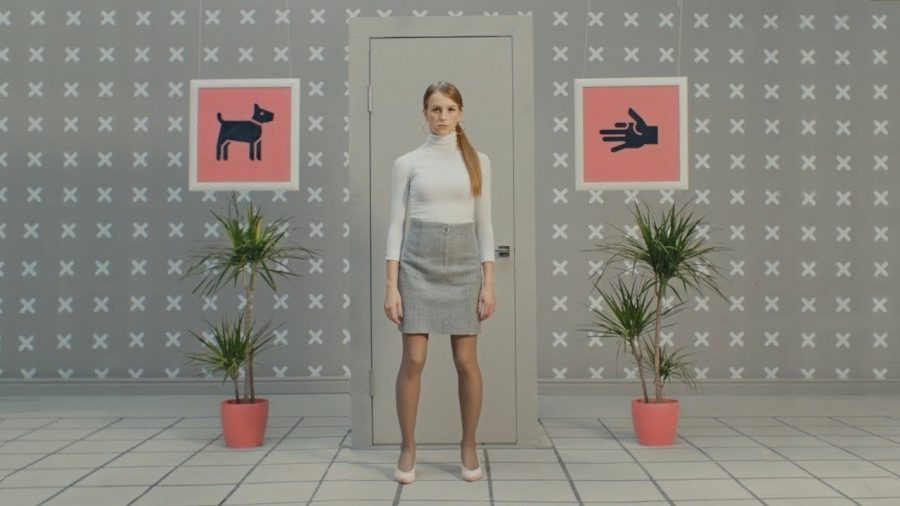 Клип Brunettes Shoot Blondes - Hips