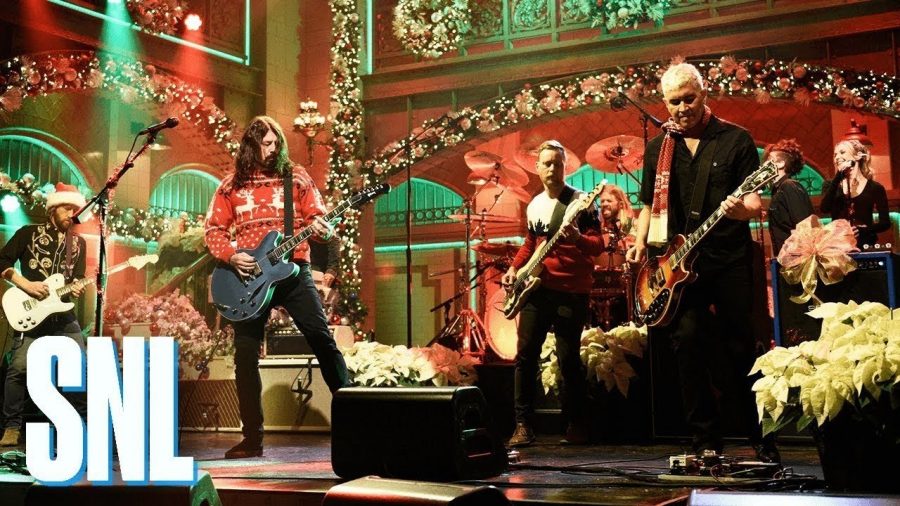 Рождественская версия Foo Fighters – Everlong на SNL