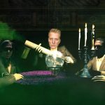 Клип Queens Of The Stone Age - Head Like a Haunted House