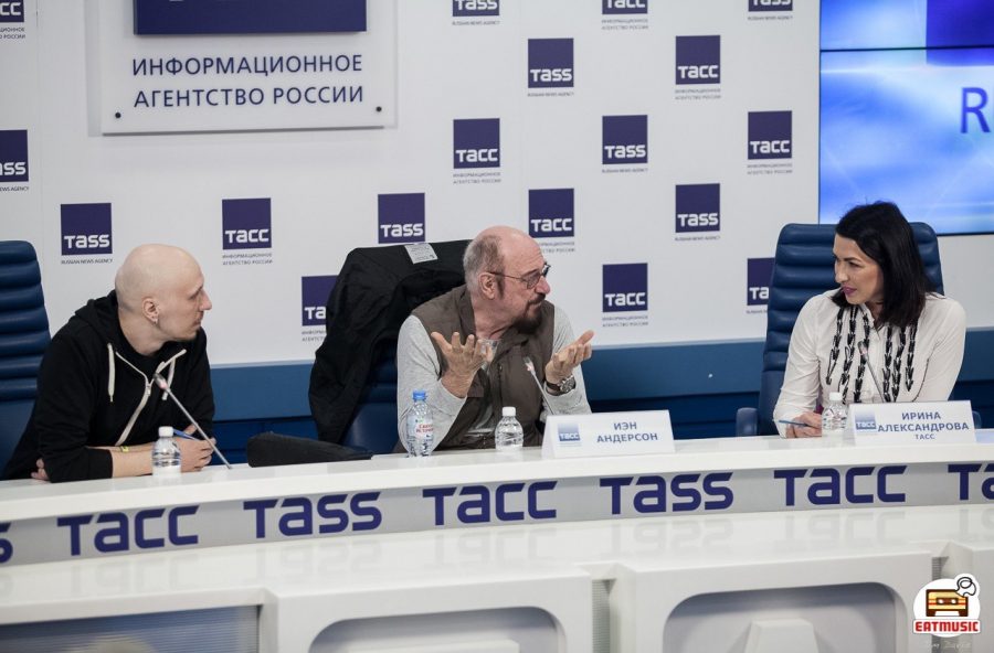 Иэн Андерсон (Ian Anderson, Jethro Tull) дал пресс-конференцию в Москве (ТАСС 27-04-2018): интервью, фото Георгий Сухов