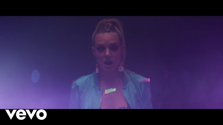 Клип Tove Lo - bitches ft. Charli XCX, Icona Pop, Elliphant, ALMA