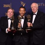 Джон Ледженд стал лауреатом премии «Эмми» и установил новый рекорд Джон Ледженд стал лауреатом премии "Эмми" и установил новый рекорд