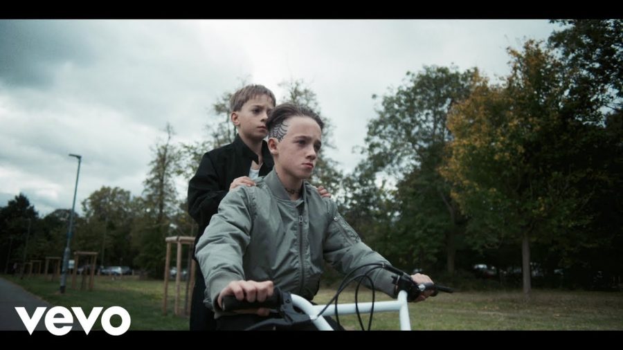 Клип Slaves - Photo Opportunity