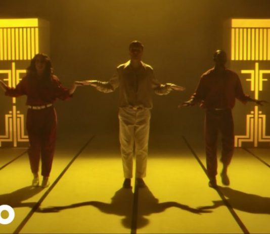 Клип Friendly Fires - Silhouettes