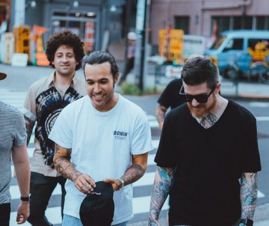 Новый сингл Fall Out Boy - Dear Future Self (Hands Up) ft. Wyclef Jean