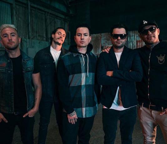 Слушать сингл Hollywood Undead — Empire