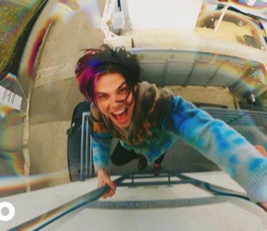 Слушать новый сингл Yungblud - Weird!