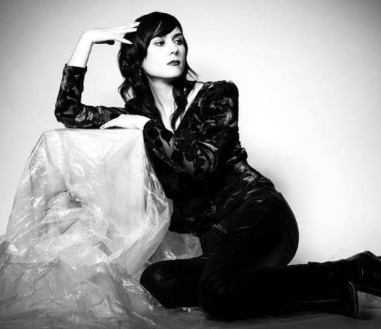 Слушать альбом Noveller — Arrow