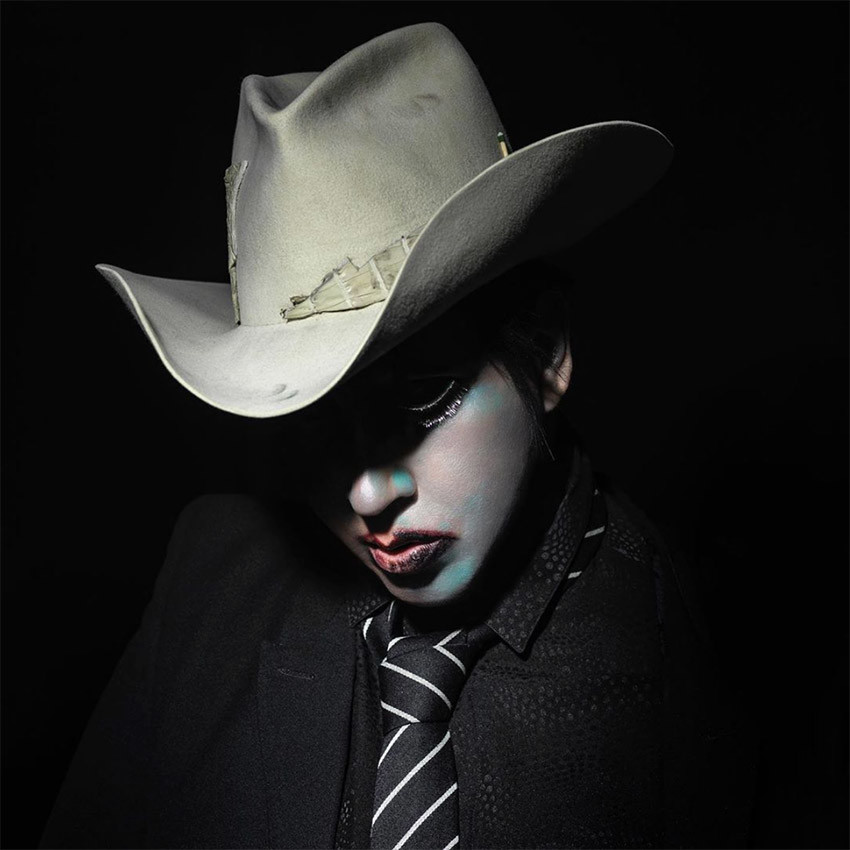 альбом Marilyn Manson – We Are Chaos