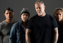 Группа Metallica помогла уличному музыканту