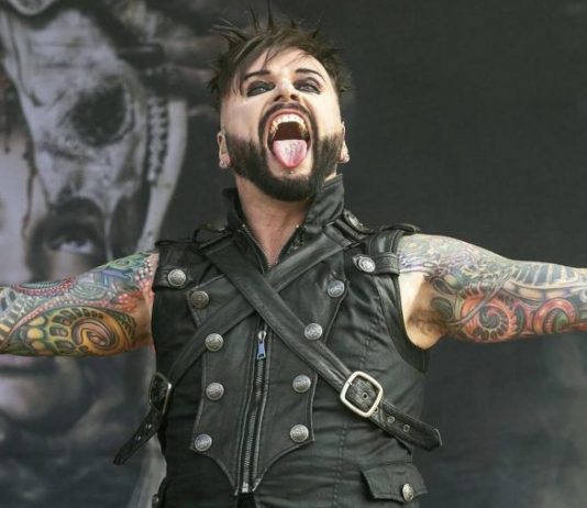 Экс-вокалист OOMPH!