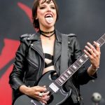 у группы Halestorm сгорел автобус