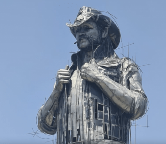 памятник Лемми Килмистеру