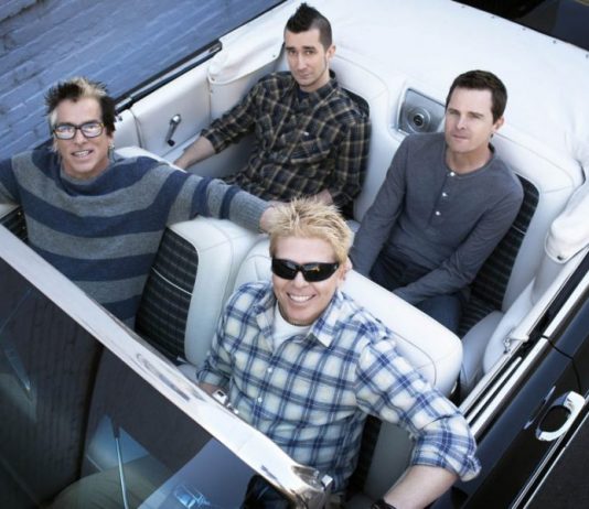 The Offspring попали в аварию