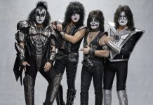 Группа KISS выпустила необычный мерч